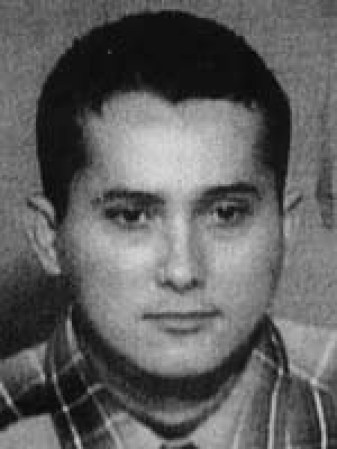 Alexis Flores es buscado por su supuesta participación en el secuestro y asesinato en Filadelfia, Pensilvania, de una niña de cinco años reportada desaparecida en 2000 y hallada muerta y estrangulada en un apartamento cercano.