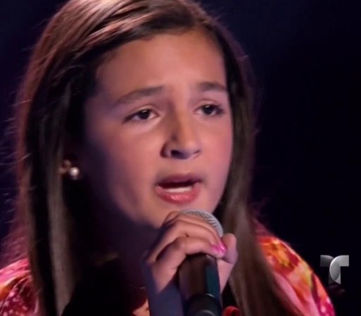 Ariana es originaria de Cuba y vive en Miami, tiene 10 años de edad, vino a La Voz Kids con su hermana y sus padres. Ariana cantó la canción "Girl on Fire". Roberto Tapia la añadió a su equipo.