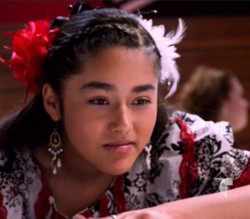 Hirielzu de 12 años cantó el tema "Me gustas mucho". Es fan de interpretar rancheras porque las letras represetan las raíces de su país. Prince Royce giró su silla por ella y la agregó a su equipo.