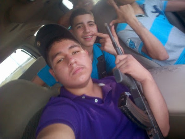 Fotos de presuntos sicarios del narcotrafico en Nuevo Laredo, Tamaulipas, México, difundidas por la página web Blog del Narco.