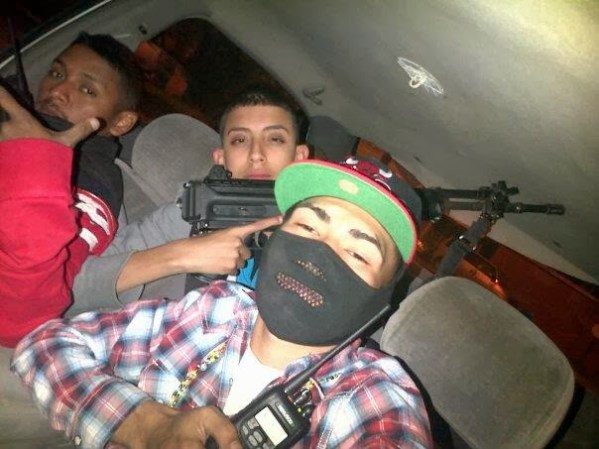 Fotos de presuntos sicarios del narcotrafico en Nuevo Laredo, Tamaulipas, México, difundidas por la página web Blog del Narco.