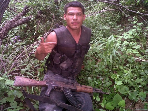 Fotos de presuntos sicarios del narcotrafico en Nuevo Laredo, Tamaulipas, México, difundidas por la página web Blog del Narco.