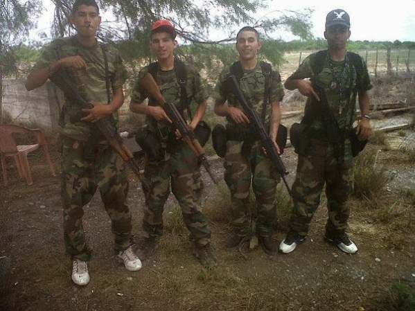 Fotos de presuntos sicarios del narcotrafico en Nuevo Laredo, Tamaulipas, México, difundidas por la página web Blog del Narco.