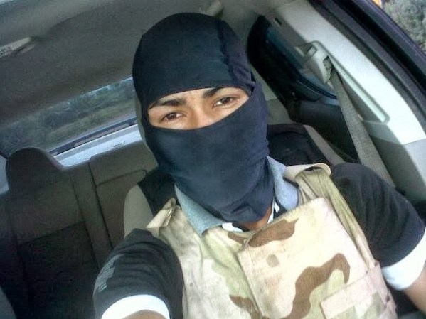 Fotos de presuntos sicarios del narcotrafico en Nuevo Laredo, Tamaulipas, México, difundidas por la página web Blog del Narco.