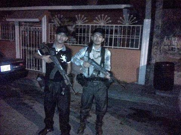 Fotos de presuntos sicarios del narcotrafico en Nuevo Laredo, Tamaulipas, México, difundidas por la página web Blog del Narco.