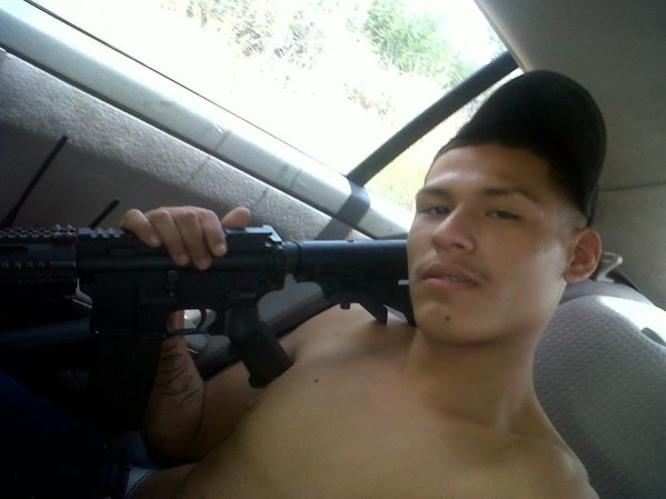 Fotos de presuntos sicarios del narcotrafico en Nuevo Laredo, Tamaulipas, México, difundidas por la página web Blog del Narco.