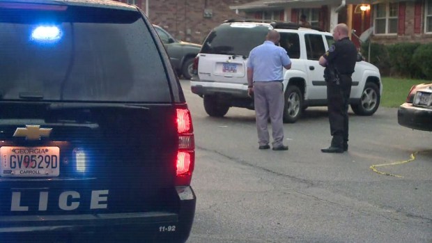 Acusan a hombre de dejar morir de calor a sus gemelas en el auto