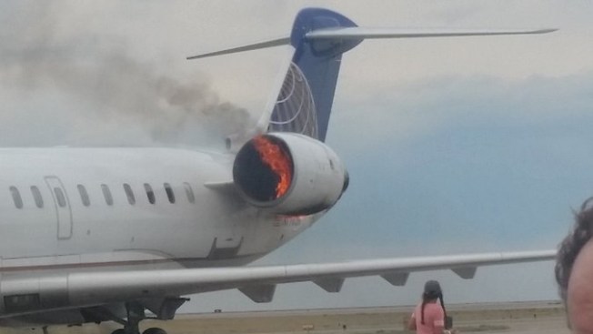 Estados Unidos: avión de United Airlines aterrizó con motor en llamas