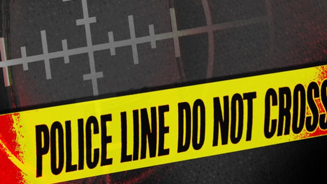Conductor muerto se estrella en casa
