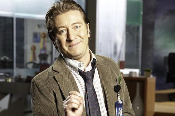 Patricio Conde (Walter Luengas) es el auxiliar de impuestos. Mantiene una relación con Milady a escondidas.