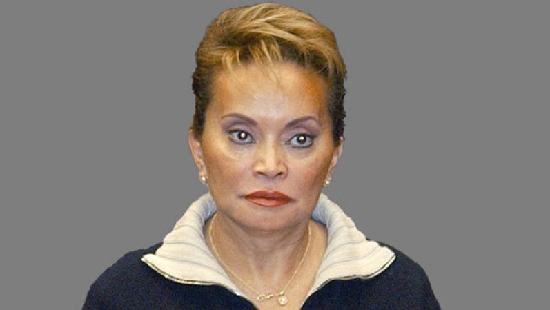 9 DE ABRIL, 2013 - Elba Esther Gordillo, de 68 años, líder del Sindicato Nacional de Trabajadores de la Educación (SNTE), fue arrestada por presuntamente malversar millones de dólares. <br /><br /><br /><br /><br /><br /> Elba Esther Gordillo tras las rejas <br />