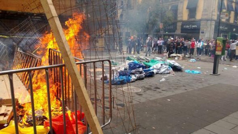 Los maestros de la Coordinadora Nacional de Trabajadores de la Educación (CNTE), pusieron de cabeza la Ciudad de México al bloquear el aeropuerto, embajadas, calles y otros espacios públicos.<br /><br /><br /><br /><br /><br /> Maestra ponen a la Ciudad de México de cabeza <br />