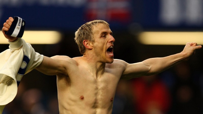 Phil Neville del Everton inglés, celebra.