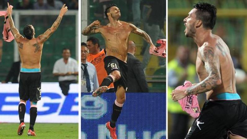 El chileno Mauricio Pinilla del Palermo celebra un gol.
