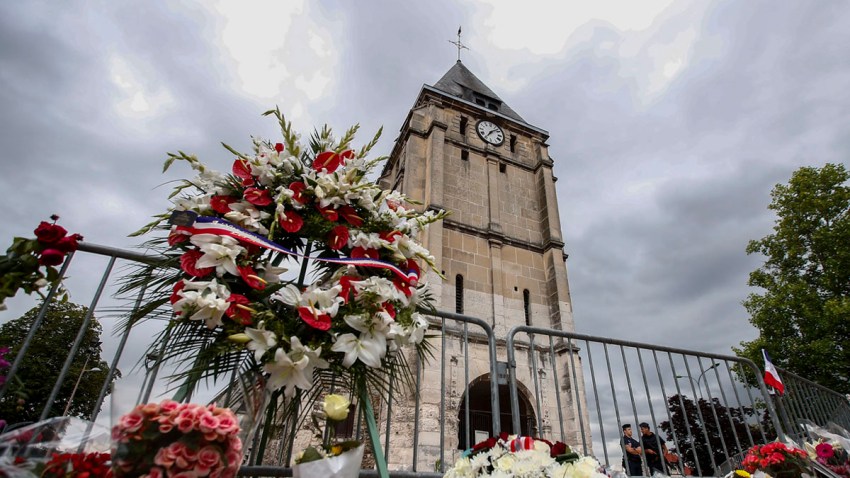 TRIBUTO PÓSTUMO AL SACERDOTE ASESINADO EN LA IGLESIA DE SAINT E