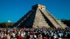 Tremendo castigo: turista sube pirámide de Chichén Itzá en México y termina arrestado