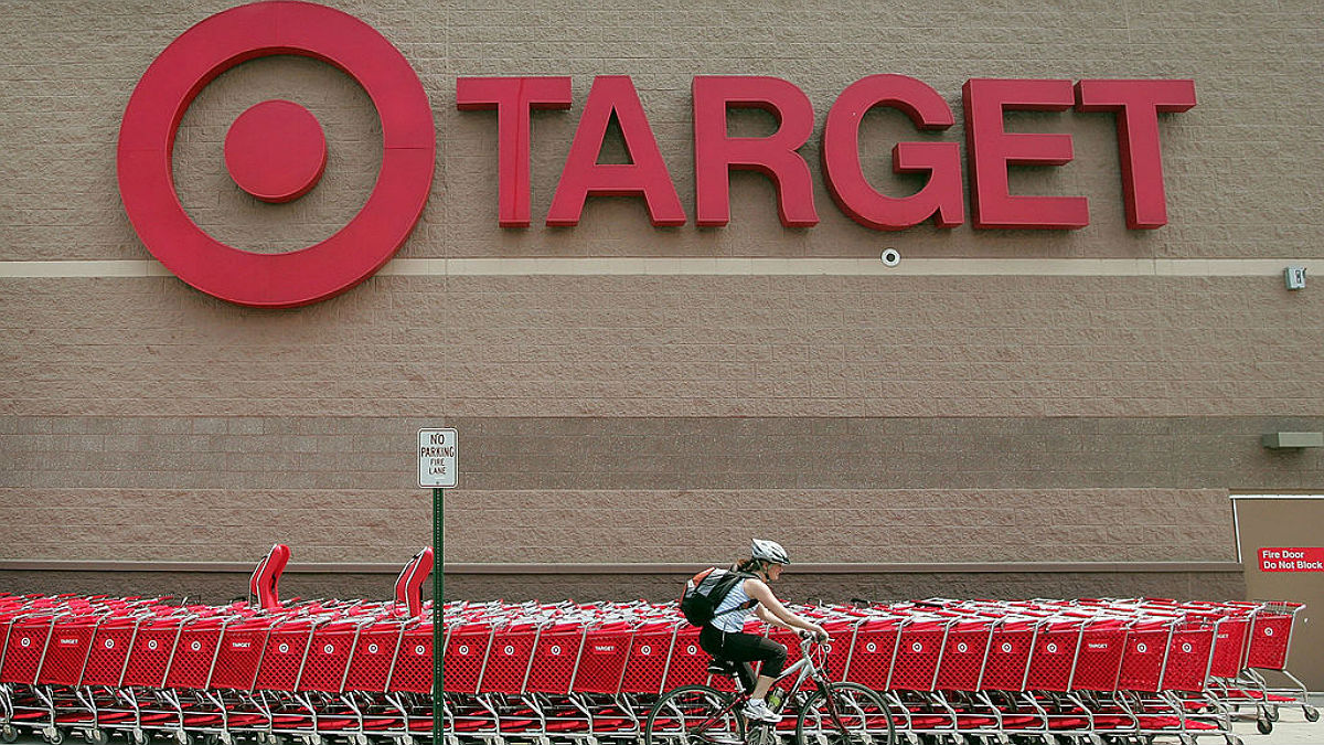 Target aumentaría salario mínimo a $15 para finales de 2020 – Telemundo