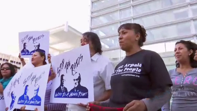 tlmd_personas_protestan_por_ley_antiinmigrante_robo_de_identidad_en_arizona