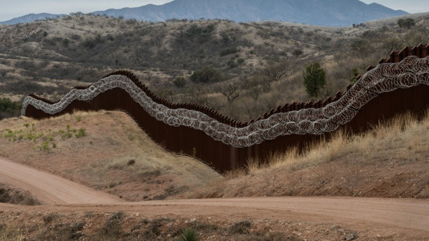 ARIZONA MURO MEXICO