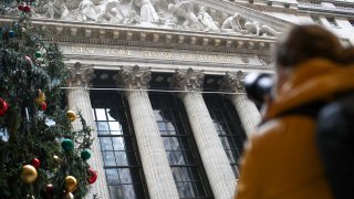 Fotografía de archivo de la fachada de la Bolsa de Valores de Nueva York.