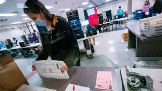 Condado Maricopa entregará material electoral al Senado de Arizona