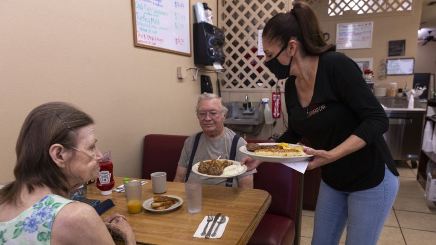 El gobernador Ducey anuncia $ 2 millones más en fondos para restaurantes de Arizona