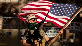 Aprueban dos proyectos de ley en favor del uso de armas en Arizona
