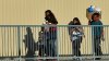 Tucson prepara carpas para recibir a niños y familias migrantes liberadas por ICE