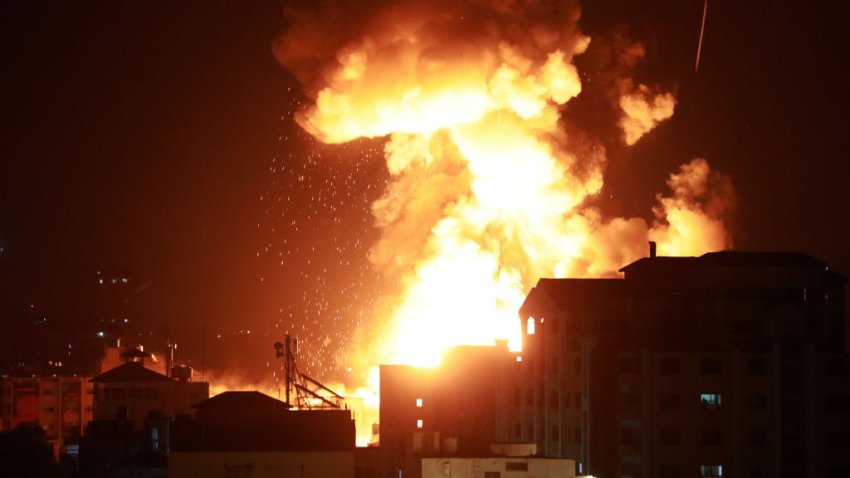 De cerca: bombazos de Israel impactan Gaza en medio de la noche