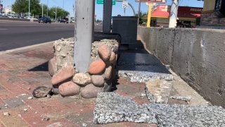 Un muerto y un herido tras choque de auto con parada de autobús de Phoenix