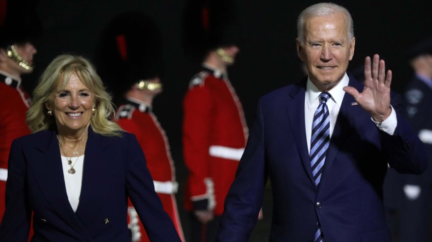En video: la primera dama regaña al presidente Biden en pleno evento