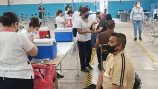 Vacunación COVID-19 en la frontera: inicia la aplicación para edades de 18-39 en Nogales