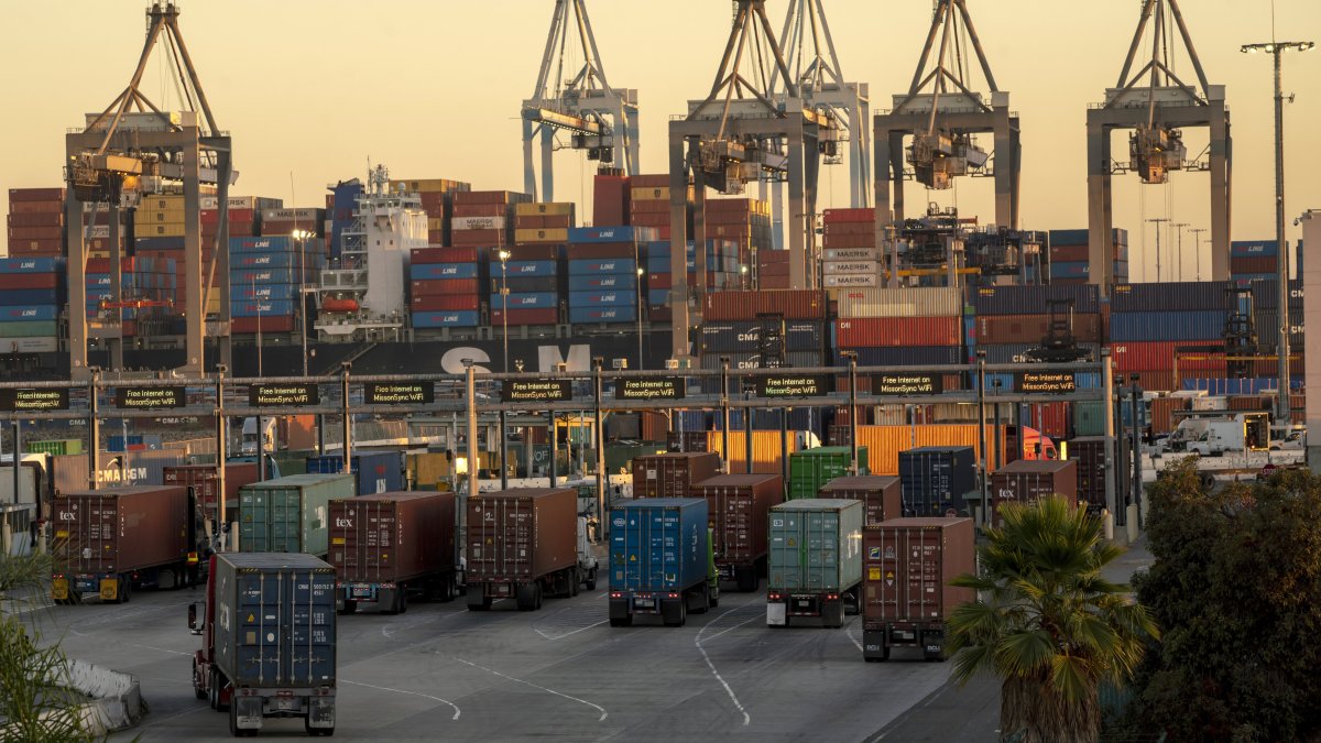 Fines for unmoved containers in ports of Los Angeles and Long Beach – Telemundo Phoenix / Tucson