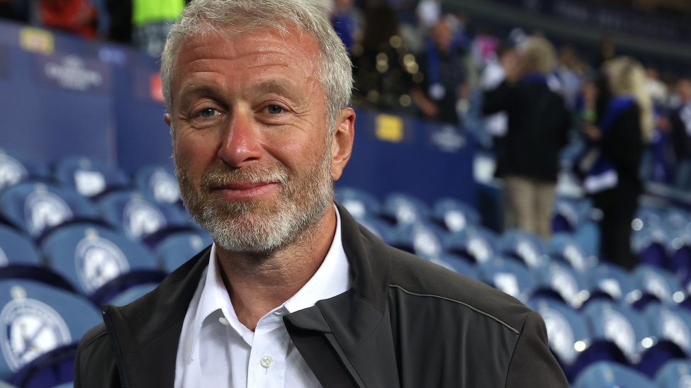 Russian tycoon Abramovich puts Chelsea up for sale as a result of the invasion of Ukraine