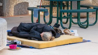 Falta de vivienda aumenta 35% en 2 años en el condado Maricopa