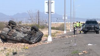 Mujer muere en volcadura en la I-10 cerca de Houghton