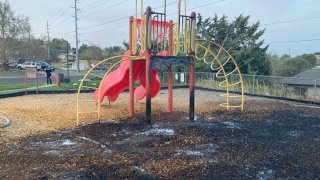 Investigan incendio en área de juegos para niños en Prescott