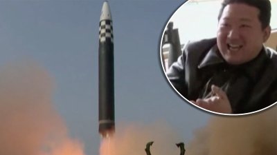 En video: Kim Jong Un celebra el lanzamiento de misiles balísticos