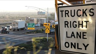 Restringen tránsito de camiones semirremolques en la I-10 entre Phoenix y Casa Grande