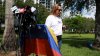 Venezolanos en EEUU dicen que Ron DeSantis utiliza a migrantes como piezas políticas
