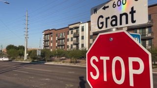 Identifican a mujer que murió tras choque en el centro de Phoenix