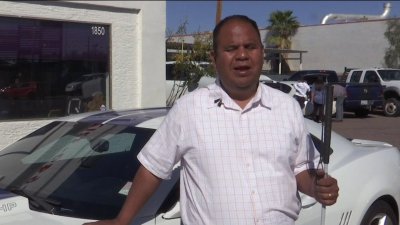 Sebastián Ibáñez, residente de Mesa recibe ayuda de influencer; ahora es vendedor de autos