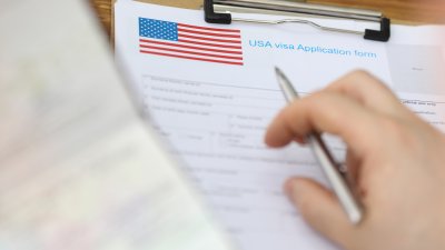 Fin del parole humanitario: ¿qué pasa con los que tienen solicitudes pendientes?