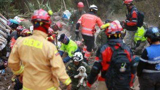 Foto del rescate en Alausí, Ecuador.