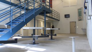 Juez de Distrito emite orden permanente en caso de atención médica en prisión de Arizona