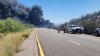 Cierran autopista 87 en ambas direcciones debido a incendio forestal