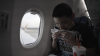 Insólito: estudiante viajó en avión a la universidad por un año para evitar pagar alquiler