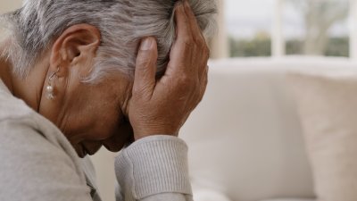 10 possible signs of Alzheimer's — and how the disease affects Hispanic people
