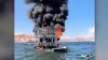 En video: Casa flotante con 29 personas a bordo se incendia en el lago Powell