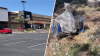 Encuentran a mujer muerta en centro comercial en el oeste de Phoenix